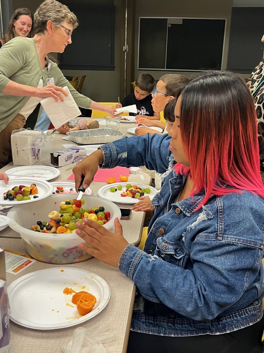 cscinc_org's tweet image. 🍎🍓 We’re so grateful to Dr. Brown for visiting our Uplift Program and sharing the benefits of fruit while helping the kids make a tasty fruit salad! It was a fun and healthy learning experience for everyone! 🍊🍇 #HealthyKids #CommunityServicesForChildren #UpliftAfterSchool
