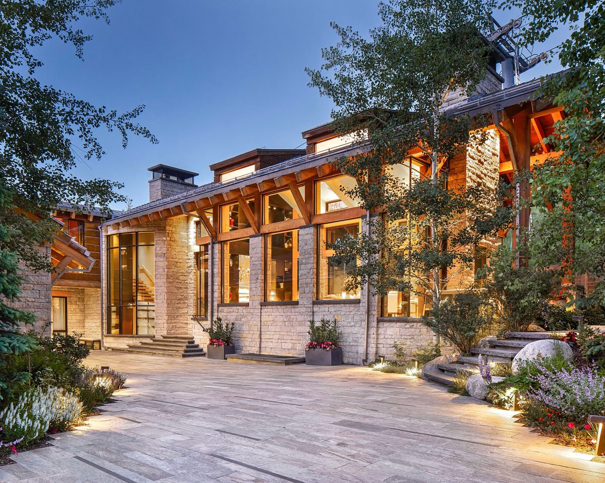 DouglasElliman's tweet photo. $42M Slope-Side Aspen Escape ⛷️

Listed by Riley Warwick at #DouglasElliman.

Learn more here: https://t.co/APGXPGTjhB

#EllimanColorado #TheNextMoveIsYours
#ColoradoRealEstate #LuxuryRealEstate #LuxuryListings #AspenColorado https://t.co/xHdxtzaBlK