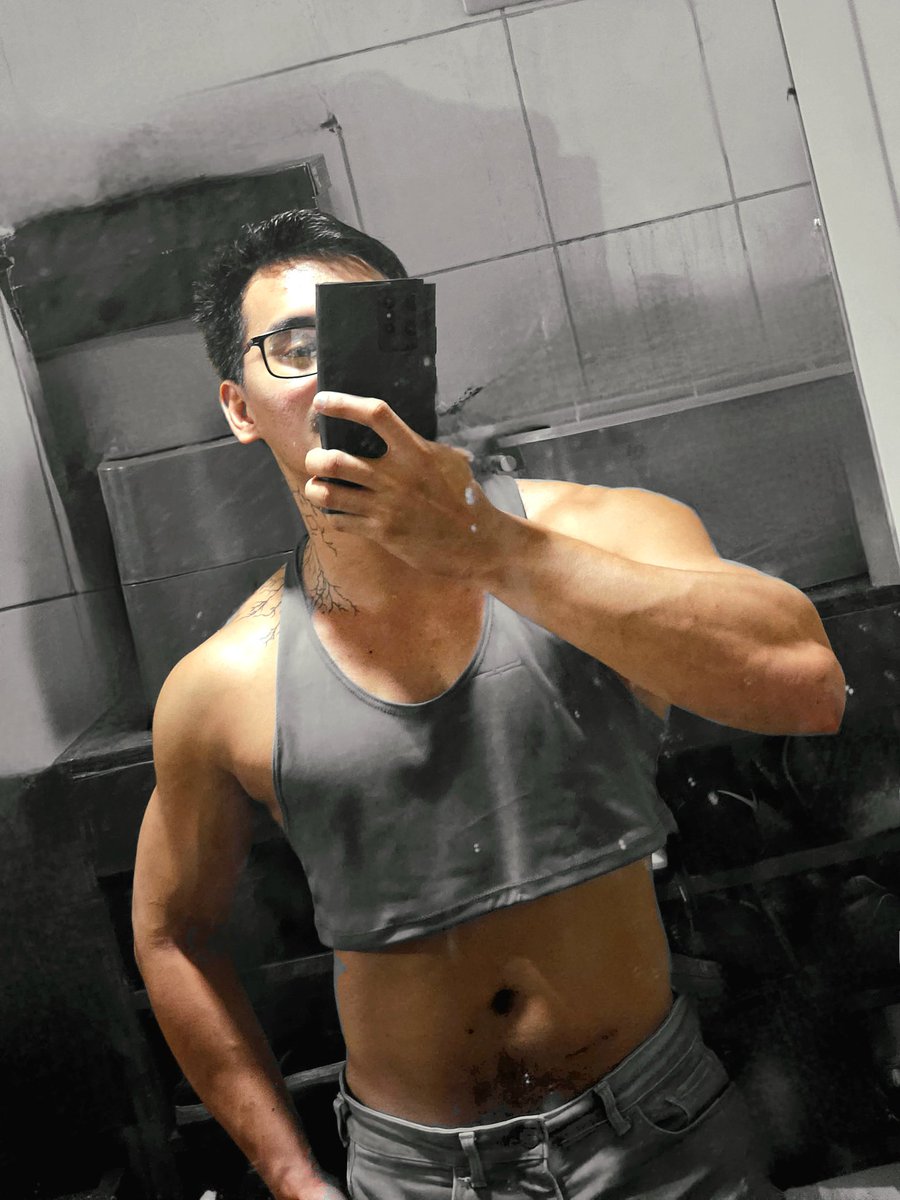 iamUrKC's tweet photo. Nasukat lang from my business, GENMERCH. #Croptop #Yulo #Workout #Fitness #ootd #sexy #hot #fit #muscle #gym #Trending #Photo #Instagram #Pose https://t.co/PmZI9dbGLZ