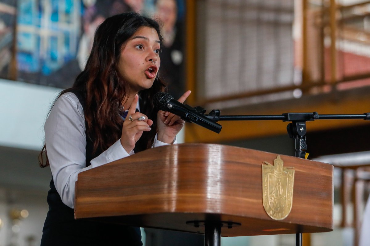 Durante la jornada, se llevó a cabo un debate de exhibición en el que compitieron ocho estudiantes de los establecimientos Liceo N°1 Javiera Carrera, Instituto Nacional, Liceo Nacional de Maipú y la Red de Colegios SIP (Sociedad de Instrucción Primaria).