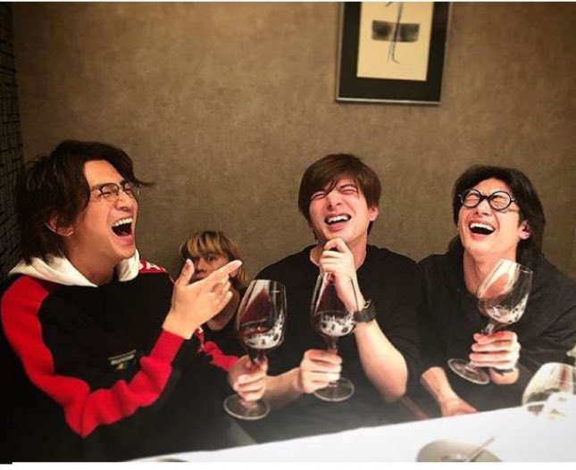 akitoshiu1's tweet photo. @LImo400 三浦春馬さんと城田優さん https://t.co/wGZSxi1cIw