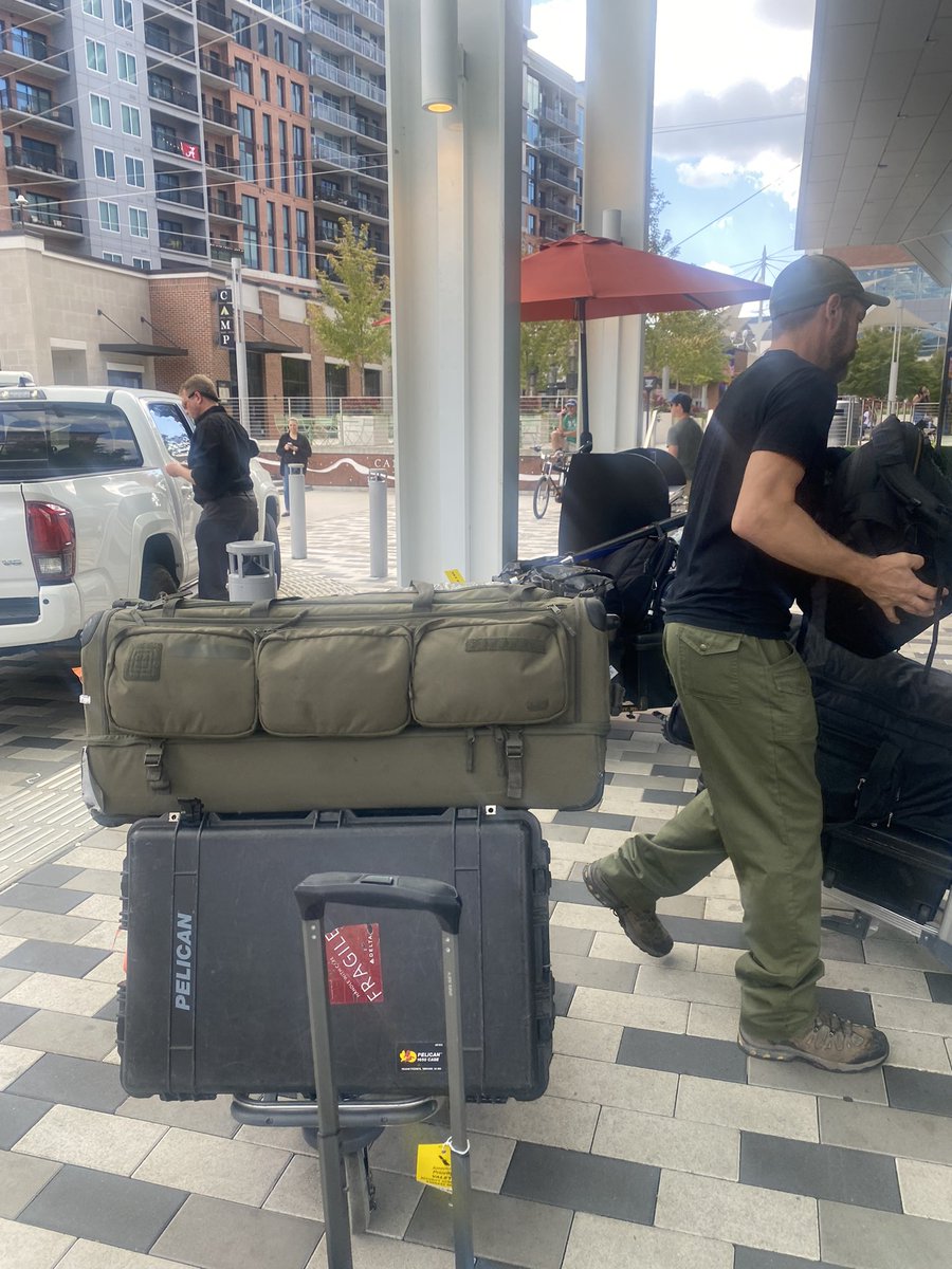 LauraSullivaNPR's tweet image. This can only mean one thing - time to shoot a @frontlinepbs film
@TimGrucza
#ashevilleflooding #NorthCarolinaFlood