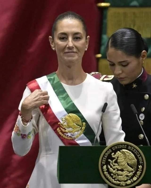 Pri_bere_nice's tweet photo. Decían que el día más importante para una mujer, era vestirse de blanco para tu boda, aquí esta el vestido blanco que más me ha provocado emoción, aspiración e ilusión @Claudiashein @PorTodas_Mx https://t.co/n1c5DW5R6d
