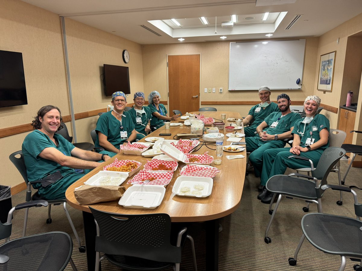 AmandaKumarMD's tweet image. Chicken wings are the official #DukeRAP mascot. The gang’s all in one place today to learn from our friend and innovative acute pain doc @Jerryblocksthat. 

@jeffgadsden @Duke_Anesthesia @SophiaDunworth