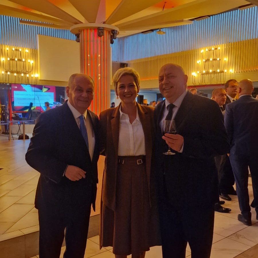 SinaniArdita's tweet photo. Sot pata kënaqësinë të marr pjesë në festën e organizuar nga Ambasadorja e Republikës Federale të Gjermanisë, SH.S. Anke Konrad, dhe z. Christian Abel Fleurisson, me rastin e Ditës së Bashkimit Gjerman, më datë 2 tetor 2024. 

⬇️
https://t.co/QraeozkX1n https://t.co/t9b0SsNFSI