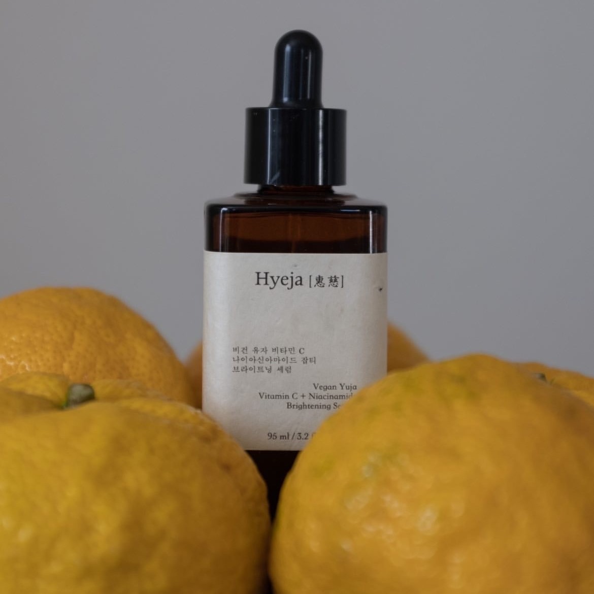 Hyeja llega a Laconicum desde Corea del Sur para hablar de minimalismo cosmético asiático y de cómo la ciencia de los dermatólogos se mezcla con la filosofía asiática para dar eficacia y paz a tu rostro.
Decúbrela: laconicum.com/collections/hy…

#laconicum #laconicosas #hyeja #newbrand