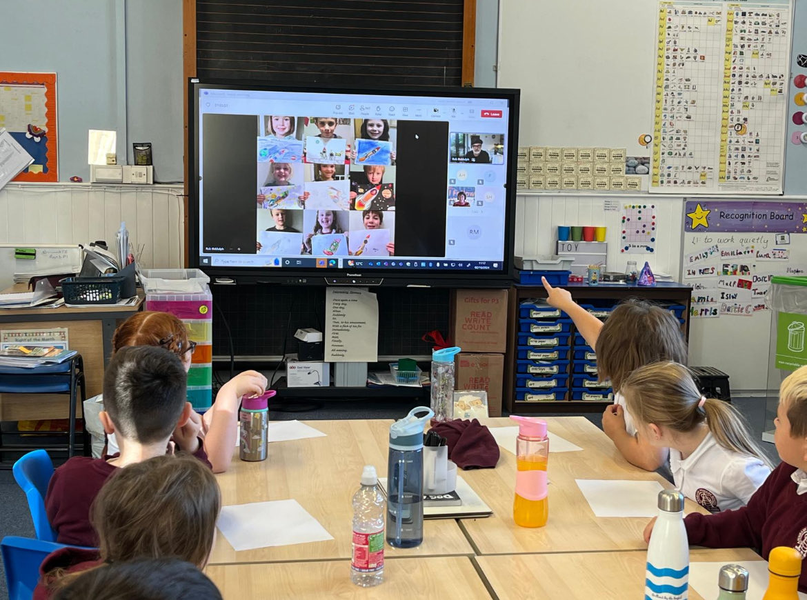 Annbank_PS's tweet image. Primary 3 also enjoyed a morning listening to and drawing with Rob Biddulph, we are now experts at drawing rhinos in top hats 😁👍 🎩 #article29 #livelearning #weloveanauthorslive Thank-you ⁦@scottishbktrust⁩