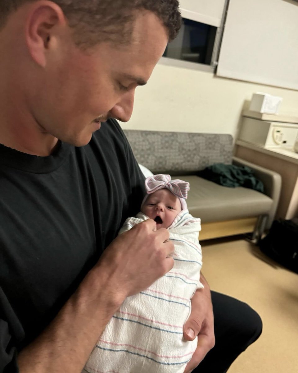 SFGiants's tweet photo. Congratulations to Matt and Taylor Chapman on the birth of their first child, Gia! 🎀

📸 tayy.chap/IG https://t.co/aT5ihMbh06
