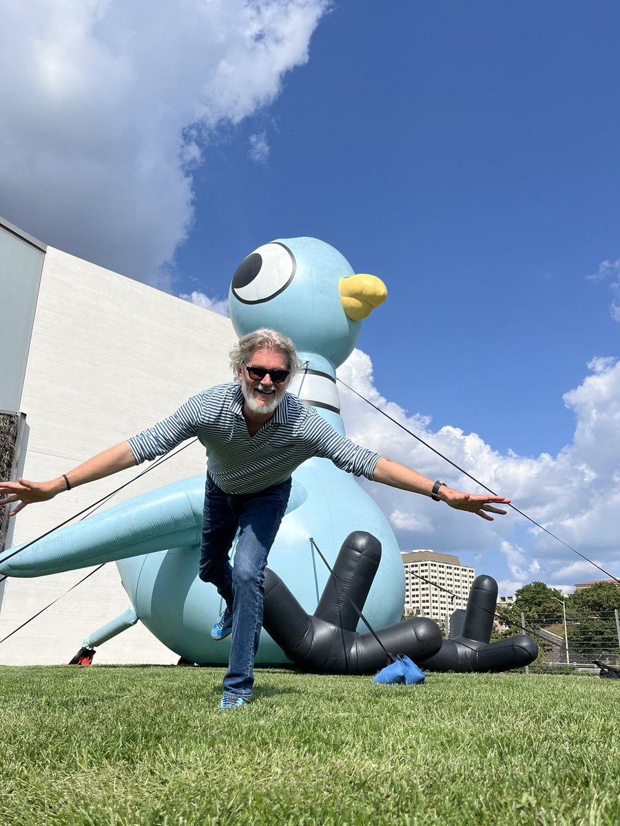 The_Pigeon's tweet photo. Wuzza Waaaa? Me in GIANT form? 😱 https://t.co/fJi7RELmkh