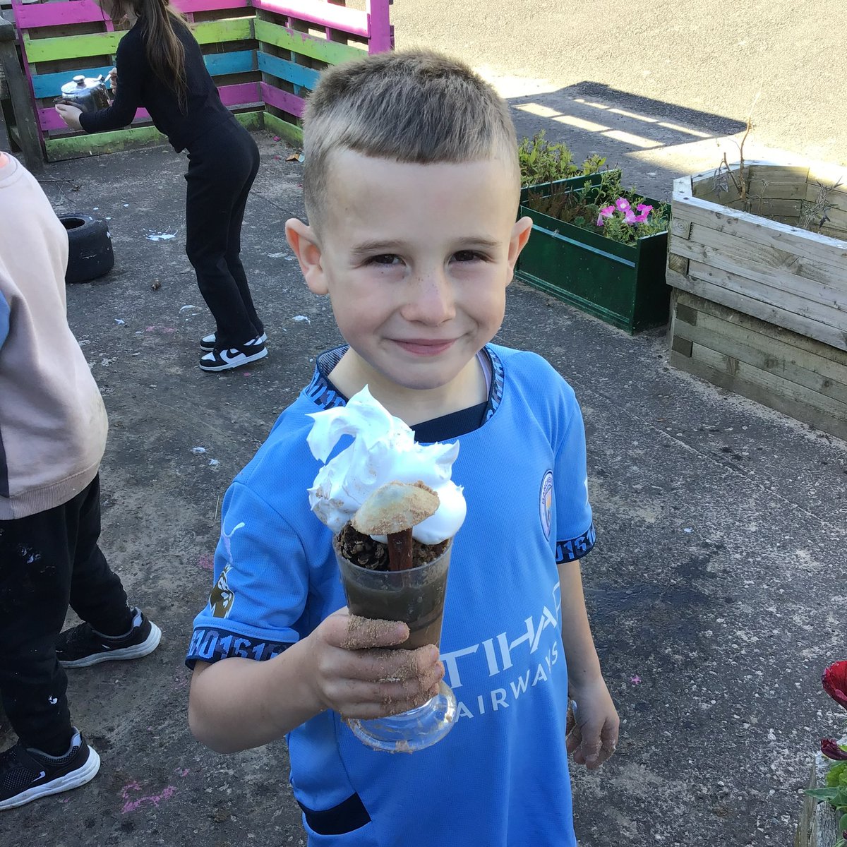 RavenswoodPS's tweet photo. Who wants to visit the P2/3 coffee shop? These children demonstrated amazing creative and collaborative skills in our outdoor area today, supplying all the teachers with hot drinks on this cold day ☕️ https://t.co/opgGipePf7