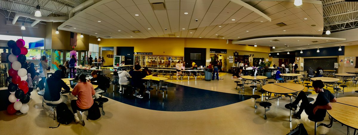 MrGriffisSHS's tweet photo. Excitement is in the air as SHS gears up for homecoming! 🎉 Hall decorations are going up, and can’t wait to see everyone’s creativity shine through! #SHSHomecoming #SchoolSpirit #HallDecorations https://t.co/s9Ie4HAtUx