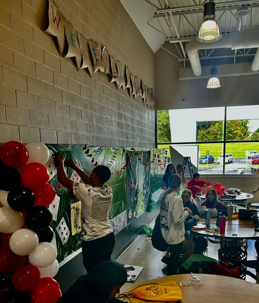 MrGriffisSHS's tweet photo. Excitement is in the air as SHS gears up for homecoming! 🎉 Hall decorations are going up, and can’t wait to see everyone’s creativity shine through! #SHSHomecoming #SchoolSpirit #HallDecorations https://t.co/s9Ie4HAtUx