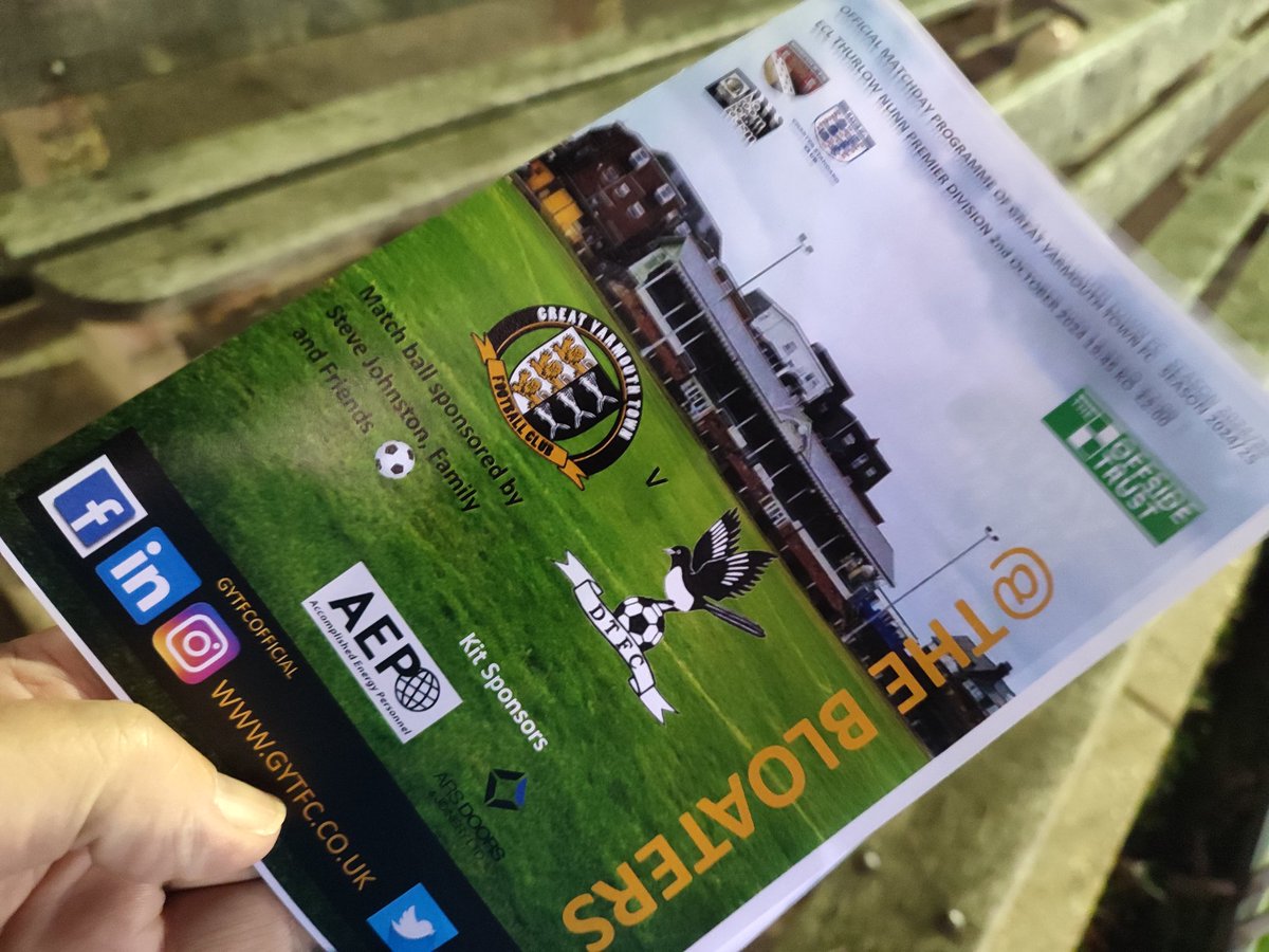 Keitheedee's tweet photo. @NLprogs Great Yarmouth v Dereham Town on a chilly Autumn evening https://t.co/EJ82Vzknn5
