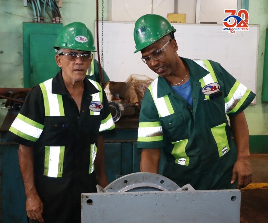 MoaNickel1994's tweet photo. Ellos son obreros de las Brigadas de Maquinado, Dinámico, y Pailería del Taller Central de esta industria; poseen años de experiencia, con servicios de calidad que favorecen la producción continua de Sulfuros Mixtos de Níquel y Cobalto👇
#MoaNickel2024MasCompromiso❤️🇨🇺 https://t.co/4BT1sbkcqZ