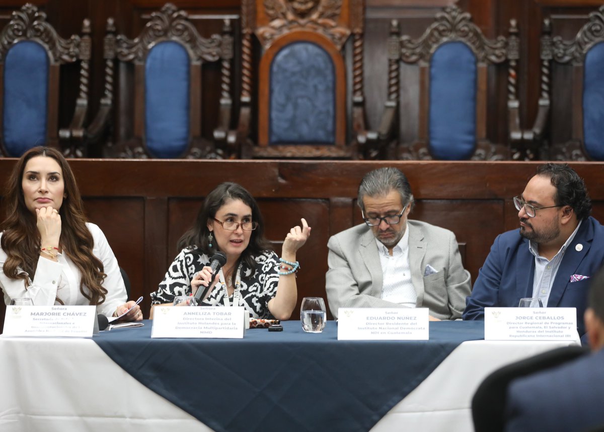 ParlAmericas's tweet photo. La reunión continuó con un foro moderado por representantes de @NDIGuate, @IRI_es y @nimdgt sobre acciones para garantizar una participación ciudadana inclusiva y las oportunidades que ofrece la tecnología, como la IA. https://t.co/6fTrmk9uMz