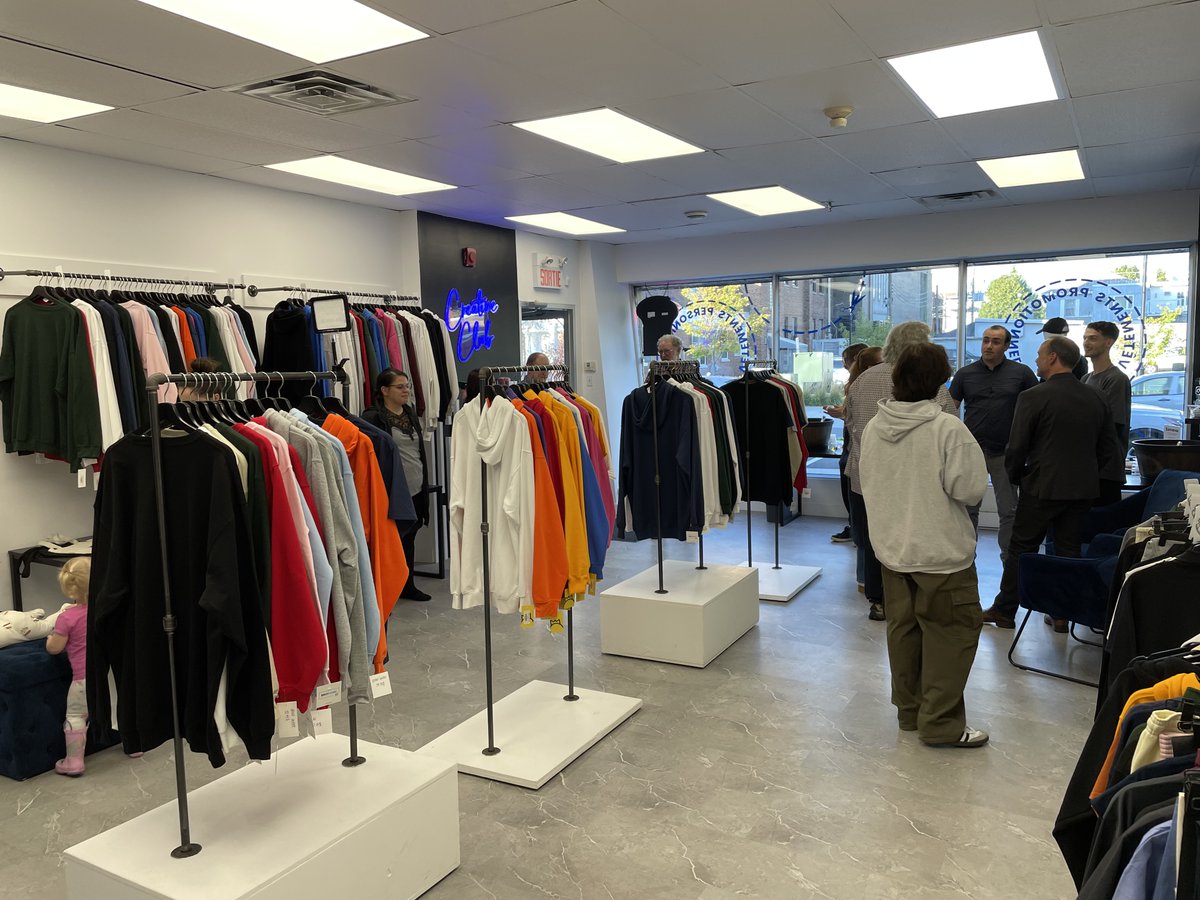AlexandreDesbi9's tweet photo. Ce n'est pas mon habitude de faire de la promotion, mais pour notre #langue, pourquoi pas ! De #Drummondville, une nouvelle collection de vêtement pour promouvoir le #francais, une collaboration de #Brodame et la #SSJBCQ.
Commandez dès maintenant : https://t.co/srwq0uad2Y
#polqc https://t.co/RpF14aDLhK