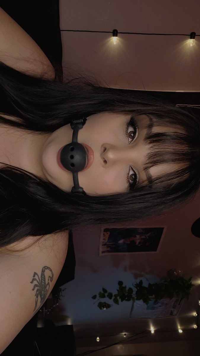 GeminiJune97's tweet photo. I'm obsessed with things going in my mouth ✨️💗 https://t.co/8RUAQc6Iju