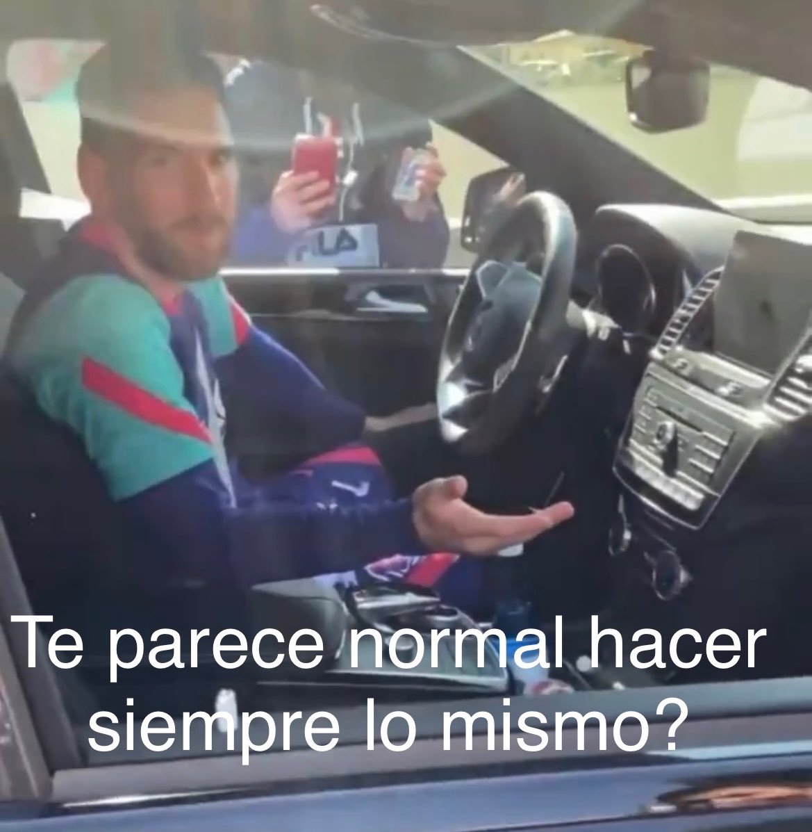 Un degenerado m anduvo tocando bocina en el camino a mi casa pq usaba la pollera del uniforme d mi escuela.