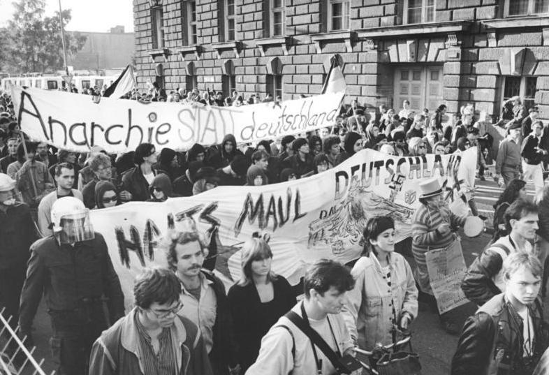 Motto für den morgigen Tag
"Anarchie statt Deutschland"