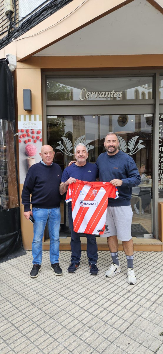 lentregu_cf's tweet photo. Espacio de agradecimiento a nuestros patrocinadores. En este caso a la Cafetería Cervantes. Gran colaborador de al que nuestro mister @lucho_valera y nuestro presidente han visitado.
¡Gracias por vuestra colaboración una temporada más!
Puxa el pueblo de L’Entregu y sus comercios! https://t.co/GKL1aJeP6E