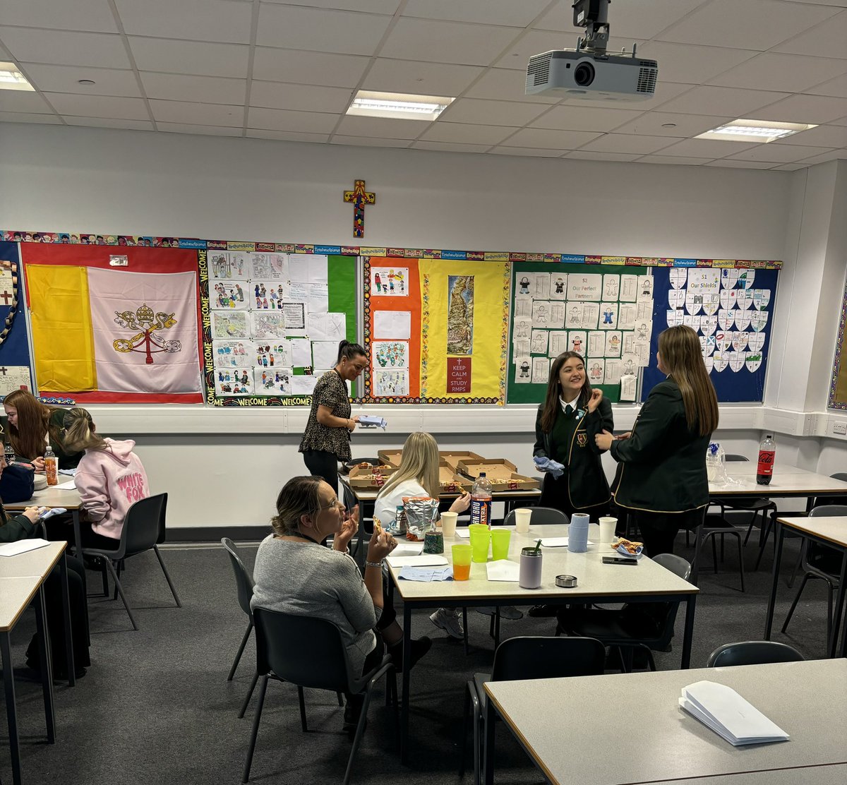 S6 pupils having a post retreat pizza 🍕lunch catch up. Thanks to <a href="/stmungospta1/">St Mungo’s PTA</a> for funding. <a href="/michmcmullan/">MrsMcMullan</a> <a href="/MissMcKnight14/">Miss McKnight</a> <a href="/stmckstu01/">Mr McKay</a> <a href="/miss_keenan1/">Miss Keenan</a>