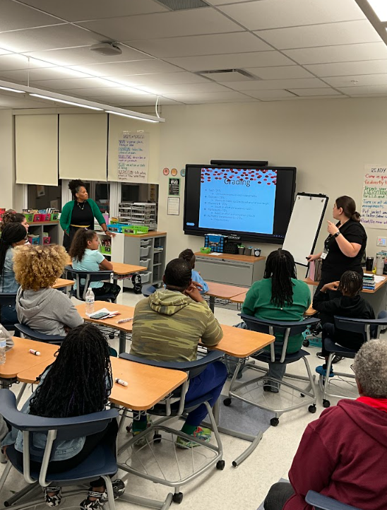 ops_district's tweet photo. Cleveland Street School had a wonderful Back to School Night welcoming parents with a Hispanic Heritage Month Celebration feast! #GoodtoGreat #MovingintoGreatness #OrangeStrong https://t.co/Wj72L9ae7q