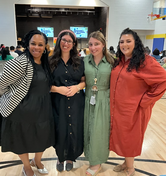 ops_district's tweet photo. Cleveland Street School had a wonderful Back to School Night welcoming parents with a Hispanic Heritage Month Celebration feast! #GoodtoGreat #MovingintoGreatness #OrangeStrong https://t.co/Wj72L9ae7q