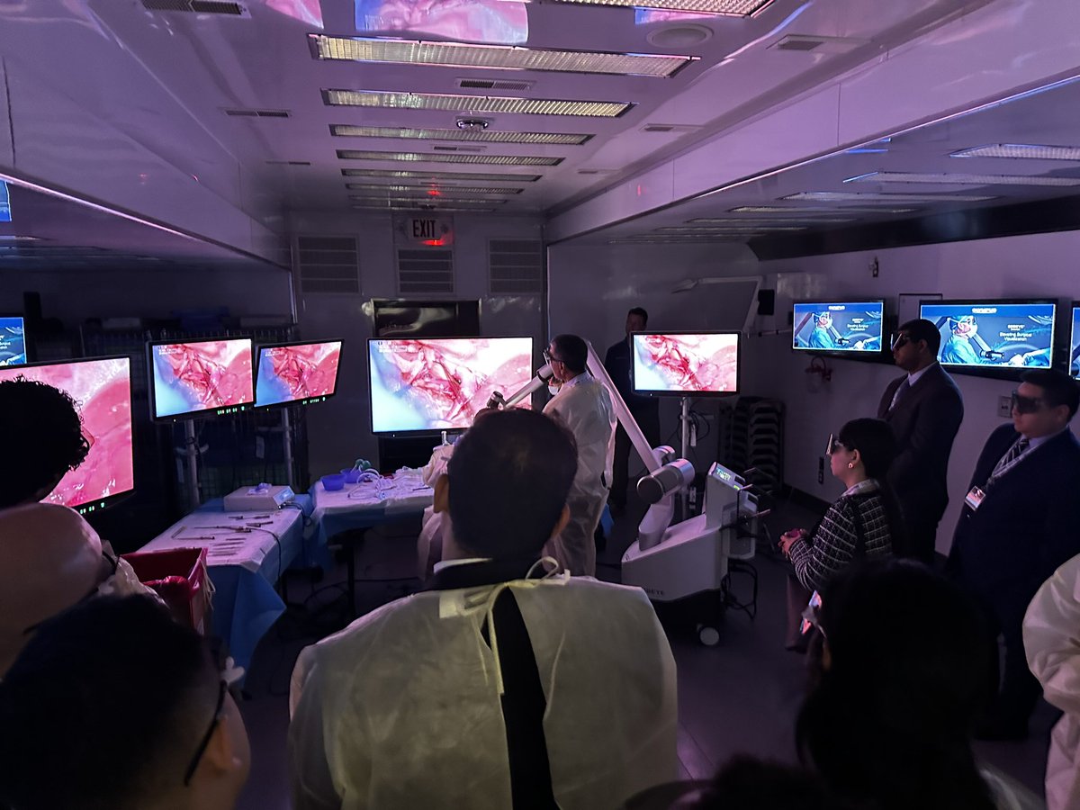 jturpinmd's tweet image. Thank you @Olympus_Corp for involving me in the exhibition hall truck lab at @CNS_Update 2024. It was great to see people from all stages of medical training being amazed with the exoscope. Always a pleasure also working with @drdavidlanger @dgolubMD !