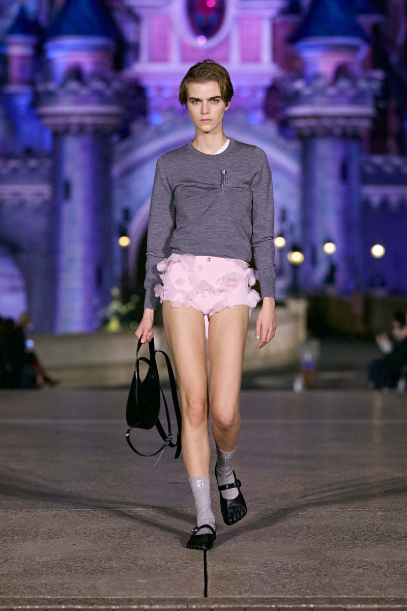 jacquemusx's tweet photo. We have to admit it… the Coperni Disneyland show was their weakest in the past few years and I feel like the location was meant to distract us from that 😬 https://t.co/u2T3M8WDJk