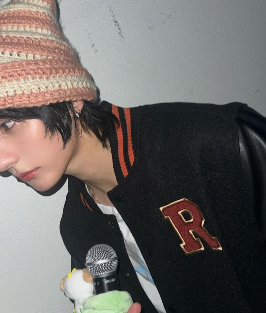 My new black hair paired with this knit beanie giving me cat-like vibes, I feel both fierce and cozy. A unique blend of style that’s soft yet bold.