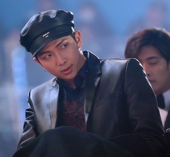 knjluvrspace's tweet photo. this namjoon.... https://t.co/HgVOQOngn8