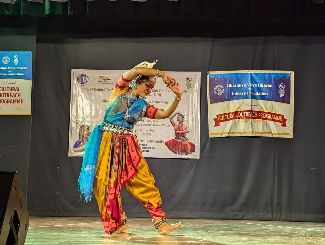 IccrPune's tweet photo. ICCR Sub Zonal Office Pune in collaboration with Bharatiya Vidya Bhavan Pune Infosys Foundation  presented Hindustani Classical Vocal by Dr.Archana Sahakari and Odissi Dance Recital by Moumita Vaats Ghosh under Horizon Series on 27 September 2024. https://t.co/TKYtBKsYcD