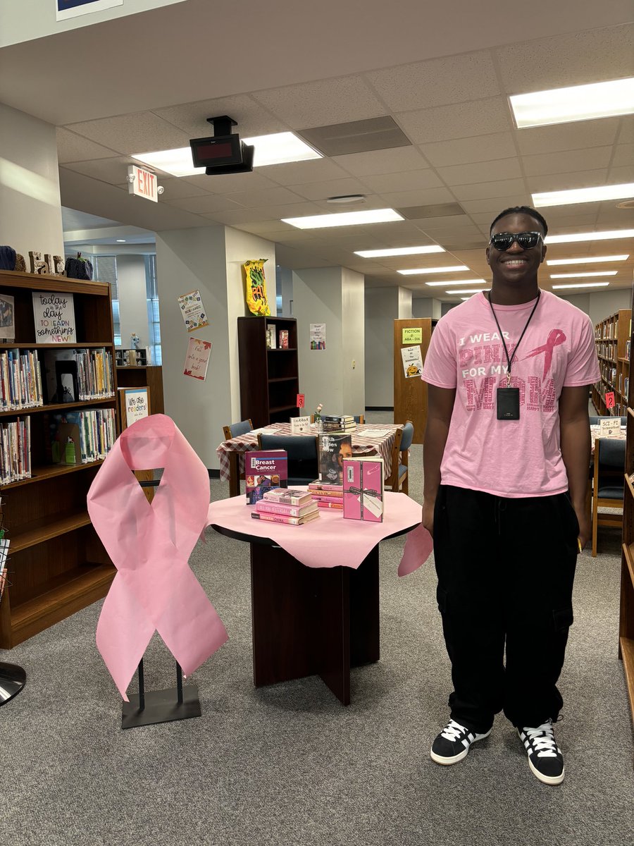 In October, we wear pink!
#BreastCancerAwarenessMonth <a href="/BISD_Libraries/">Bryan ISD Library Services</a> <a href="/BryanISD/">Bryan ISD</a> @LaneBuban <a href="/BryanHS_PTSO/">Bryan High School PTSO</a>