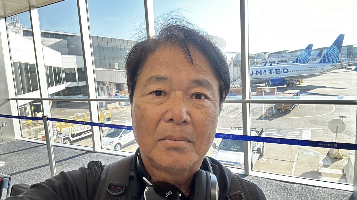hiroism777's tweet photo. ヒューストン空港で日本行きの飛行機を待っています。
なんかワクワクしています。
今までに40年以上の来日スケジュールがありましたが、
来日の最初に潮来の基ちゃんに会いに行くのは初めてです。
なんか新鮮です。
多くの皆さんにお会い出来る事が凄く楽しみです😊 https://t.co/IQEARsGFJY