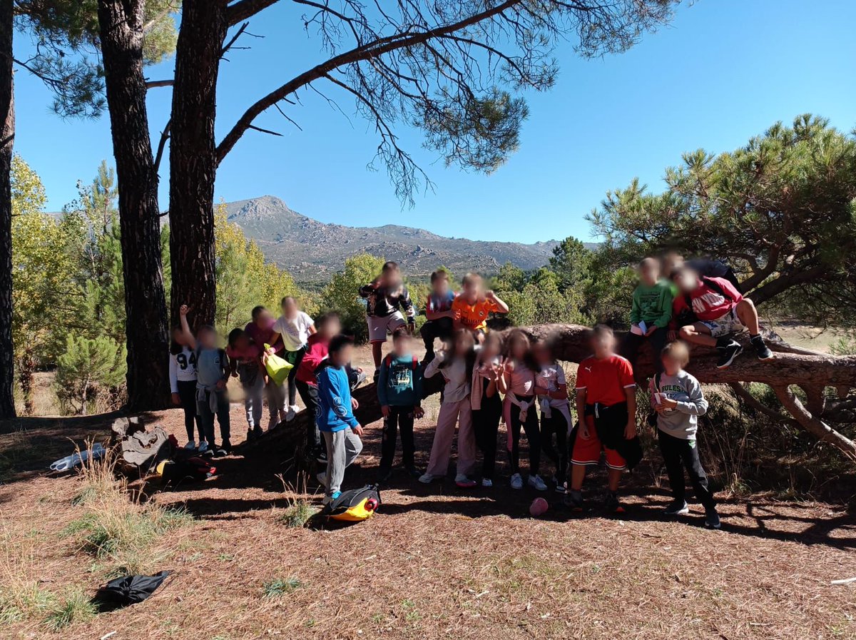 colenavacerrada's tweet photo. Esta semana los alumnos de quinto han aprovechado el "veranillo de San Miguel" para hacer una salida al entorno con sus tutores. ¡Lo pasaron fenomenal! ☺️ https://t.co/BPc16aBggb
