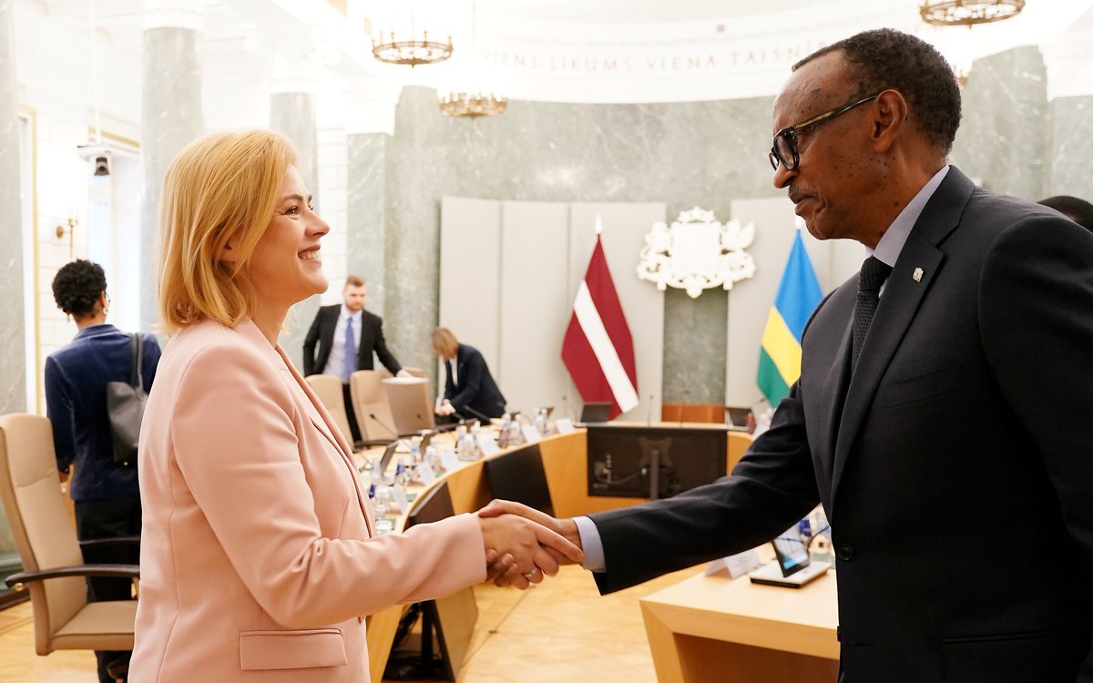 Tiekoties ar Ruandas prezidentu <a href="/PaulKagame/">Paul Kagame</a>, vienojāmies turpināt attīstīt valstu ekonomiskās saites, īpaši lauksaimniecībā un digitālajā jomā. Mums ir vienots skatījums arī par vēsturiskās atmiņas glabāšanas un sieviešu līdzdalības nozīmi sabiedrības attīstībā. 🇱🇻🤝🇷🇼