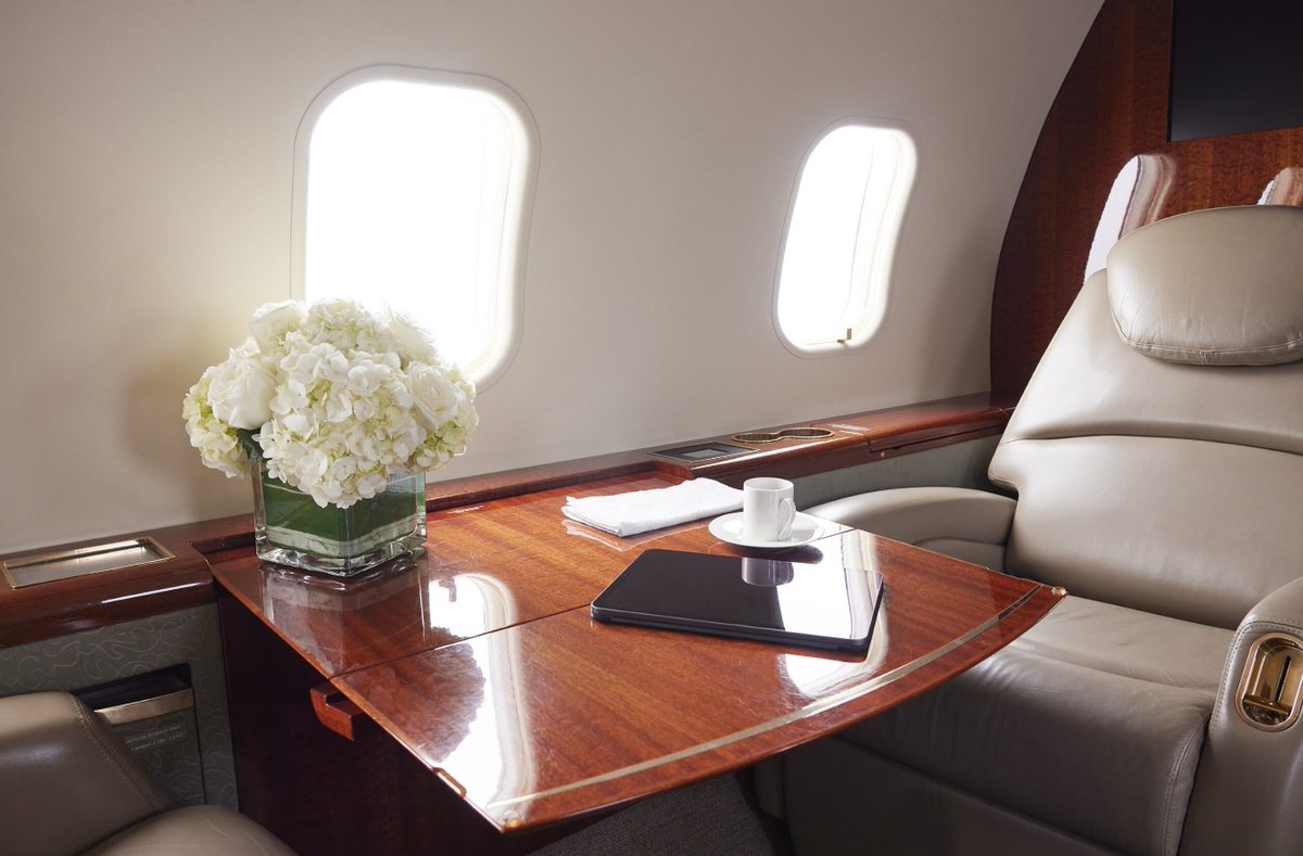 jetaviation's tweet image. Discover the Challanger300

Seating: 9 passengers ​
Crew: 2 pilots ​
Range: 2,100 nm | 3,889 km ​
Speed: 460 kts | 851 km/h ​
Endurance: 4.45 h​
​
Make your next charter inquiry here: ow.ly/rcqe50TATVh
​
#Aviation #BusinessAviation #FlyCharter #Challenger300