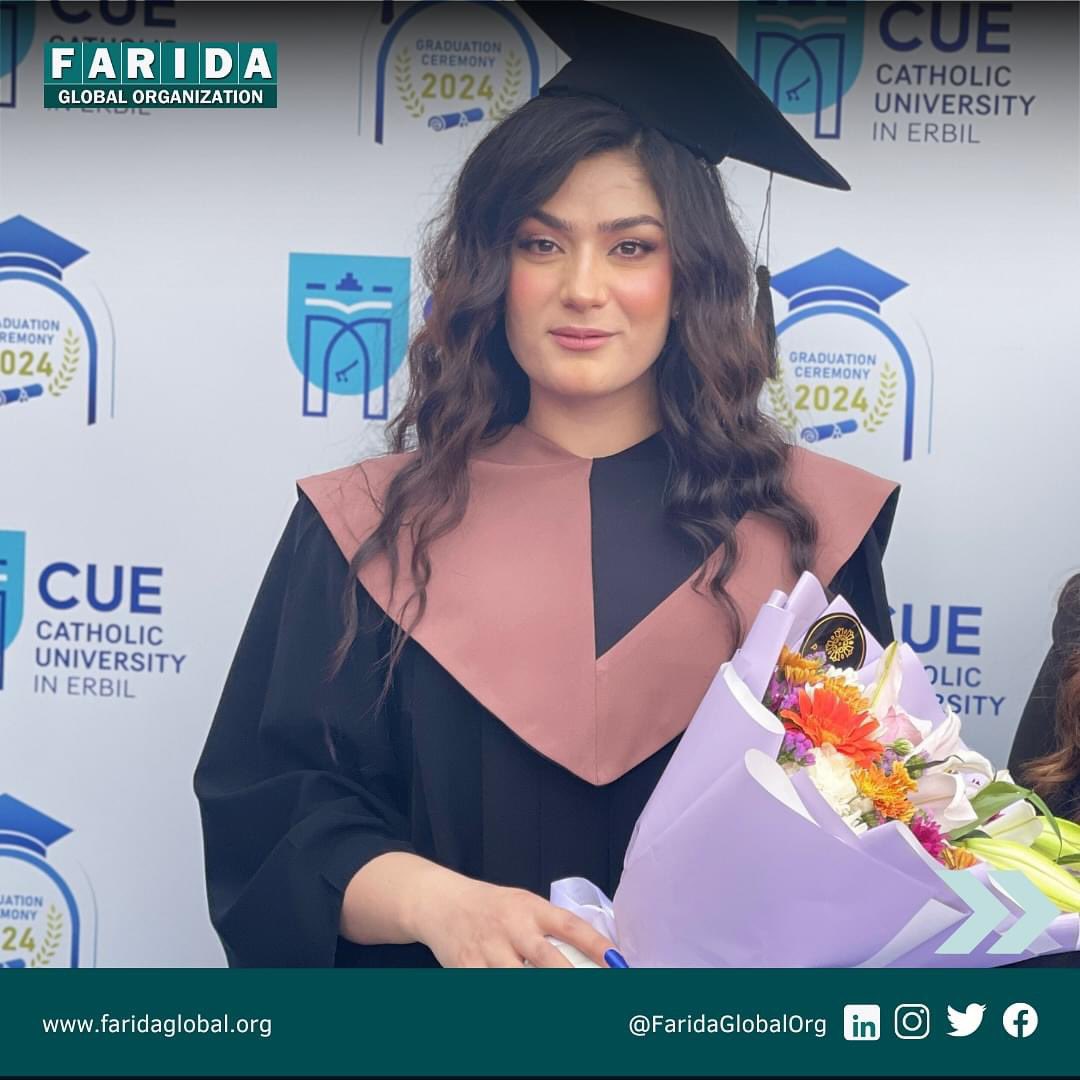ضحية من ضحايا تنظيم دا..عش اثناء اجتياحهم قضاء #سنجار عام 2014، الايزيدية "نسرين" تحتفل بتخرجها من الجامعة الكاثوليكية في #أربيل.

الإصرار والصمود ورسالة تحدي لكل من أراد قت..ل أحلامها من وحوش العصر لكن ارادتها كانت أقوى بنجاحها وتغلبها على الصعاب. 

#العراق