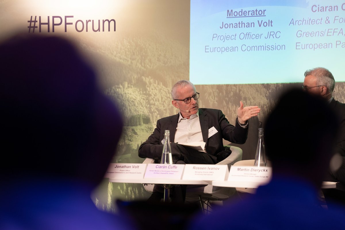 CiaranCuffe's tweet image. Enjoyed speaking at the European Heat Pump Association forum in Brussels last week. Messaging such as energy costs, air quality, job creation, or energy independence will differ, but the direction we need to travel is clear #HPForum pv-magazine.com/2024/09/30/key…