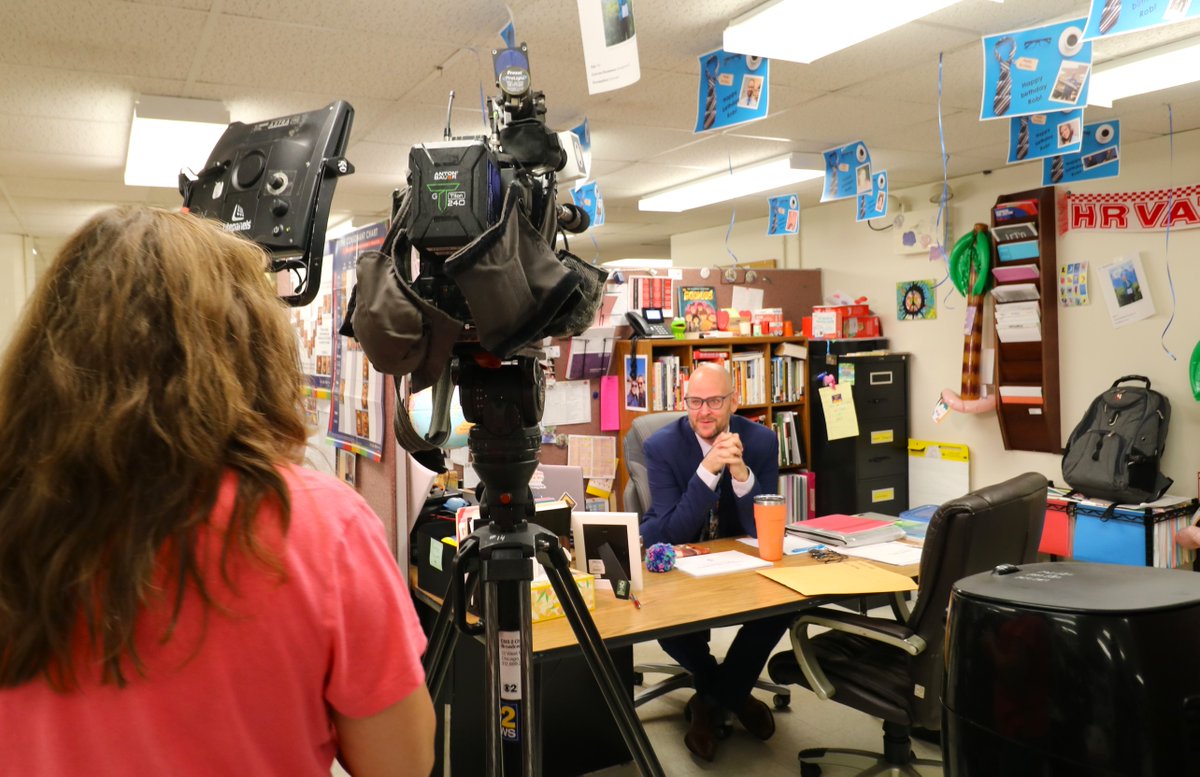 JolietSD86's tweet photo. Yes, that is our English Language Arts Coordinator Dr. Rob Culp competing in the new @cbschicago reality show The Summit! The first episode is repeated tonight at 8:30 p.m. #D86Hope https://t.co/DToKml83az