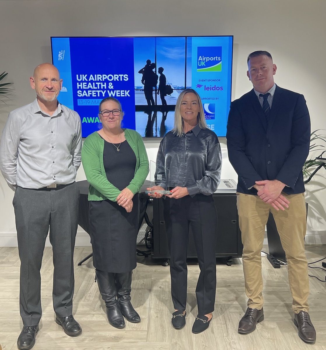 We are delighted to announce that we are the winner of the AirportsUK Health &amp; Safety Week Awards 2024 in the Small Airport category! 

#SmallButMighty 🏆 

🔗 for the full story - shorturl.at/YER9o