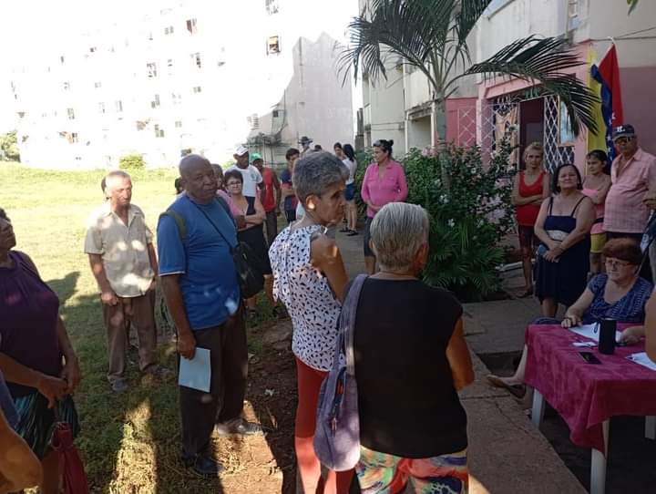 TFontanills's tweet image. #TrinidadDeCuba hoy en la circunscripción 37 en el CP Armando Mestre rindiendo cuenta al pueblo en intercambio,, buscando soluciones y reafirmando nuestra unidad #PoderDelPueblo #SanctiSpiritusEnMarcha @DiazCanelB @AsambleaCuba @DeivyPrezMartn1 @AlexisLorente74 @AmppTrinidad