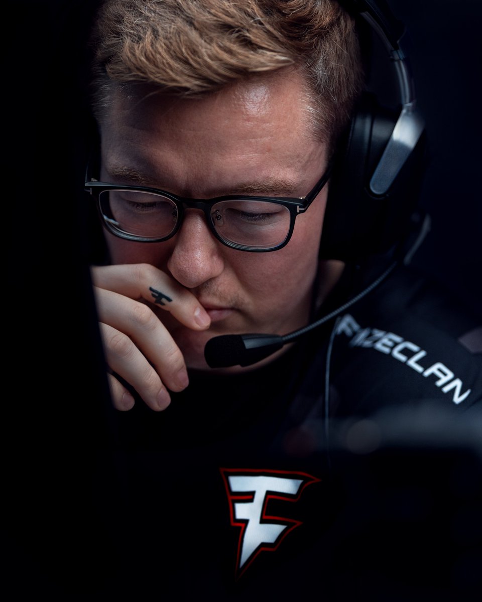 EditorJoe's tweet image. faze up