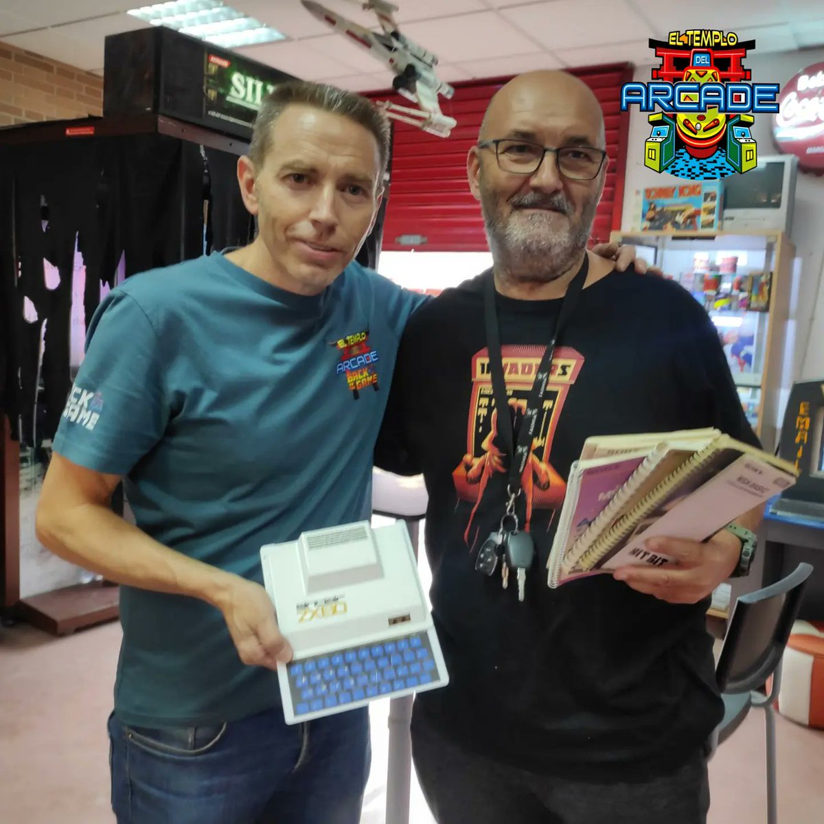 ELTEMPLOARCADE's tweet photo. Hoy queremos agradecer la donación que no ha hecho Martín de esta réplica de la Sinclair ZX80 para nuestras vitrinas 🙌🏻

¡Muchísimas gracias! 🤗

#retro #retrogamer #retrogaming #gaming #gamer #zx80 #sinclair #sinclairzx80 #consola #videogames #videoconsola #arcade #maquinaarcade https://t.co/TxlPAoCNk1