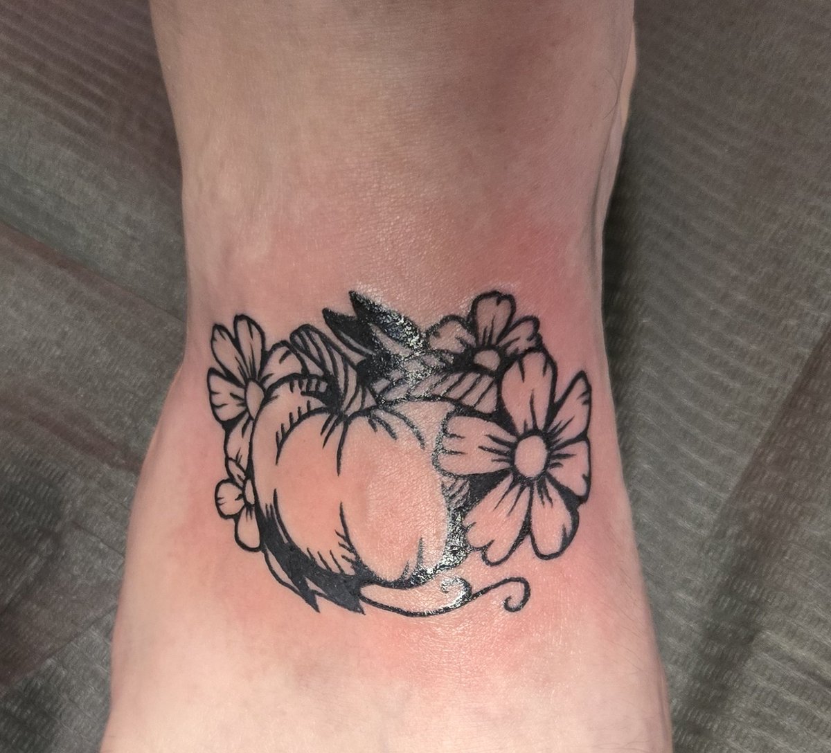 Aleezilla🍓 tweet media