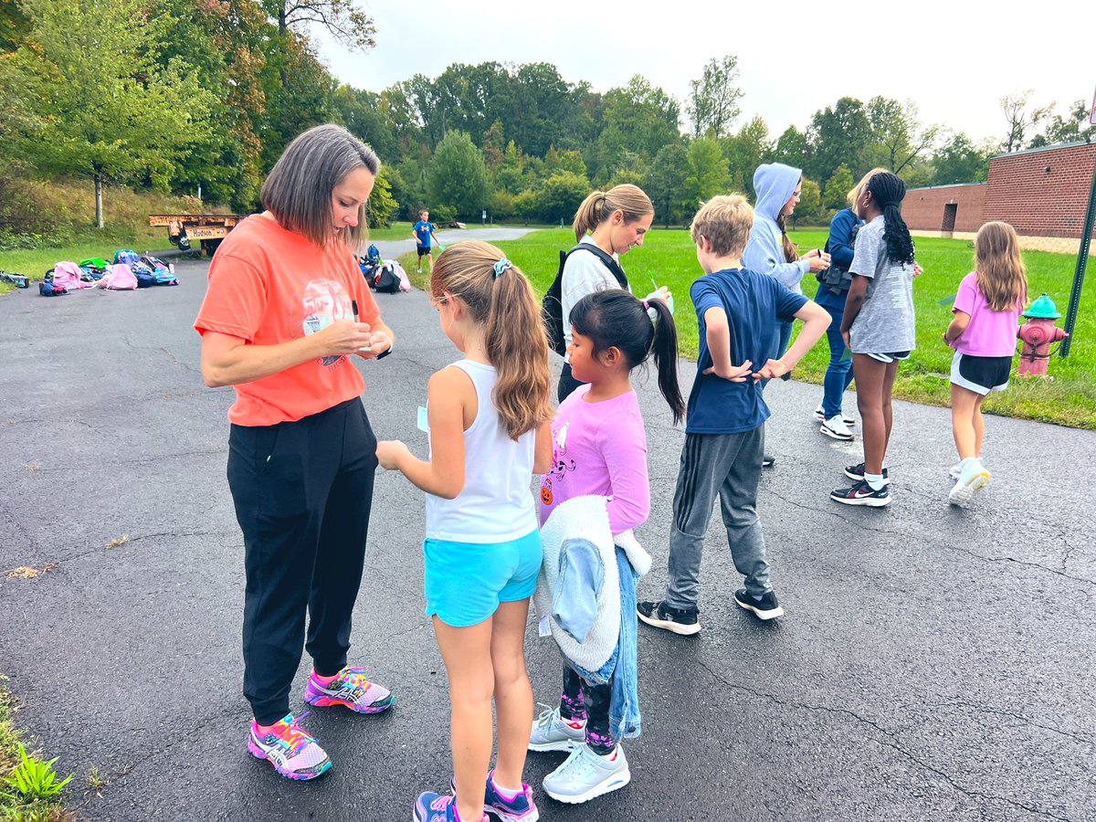SVentresco1456's tweet photo. Finally the rain stopped!! 73 kids enjoyed a nice morning run before school! GES Running Club is happening! ๐๐ผโโ๏ธ ๐ ๐๐พโโ๏ธ #PEWithMrsV #GESRunningClub #GreenvilleES @GreenvilleES https://t.co/vxPXzUe8bU