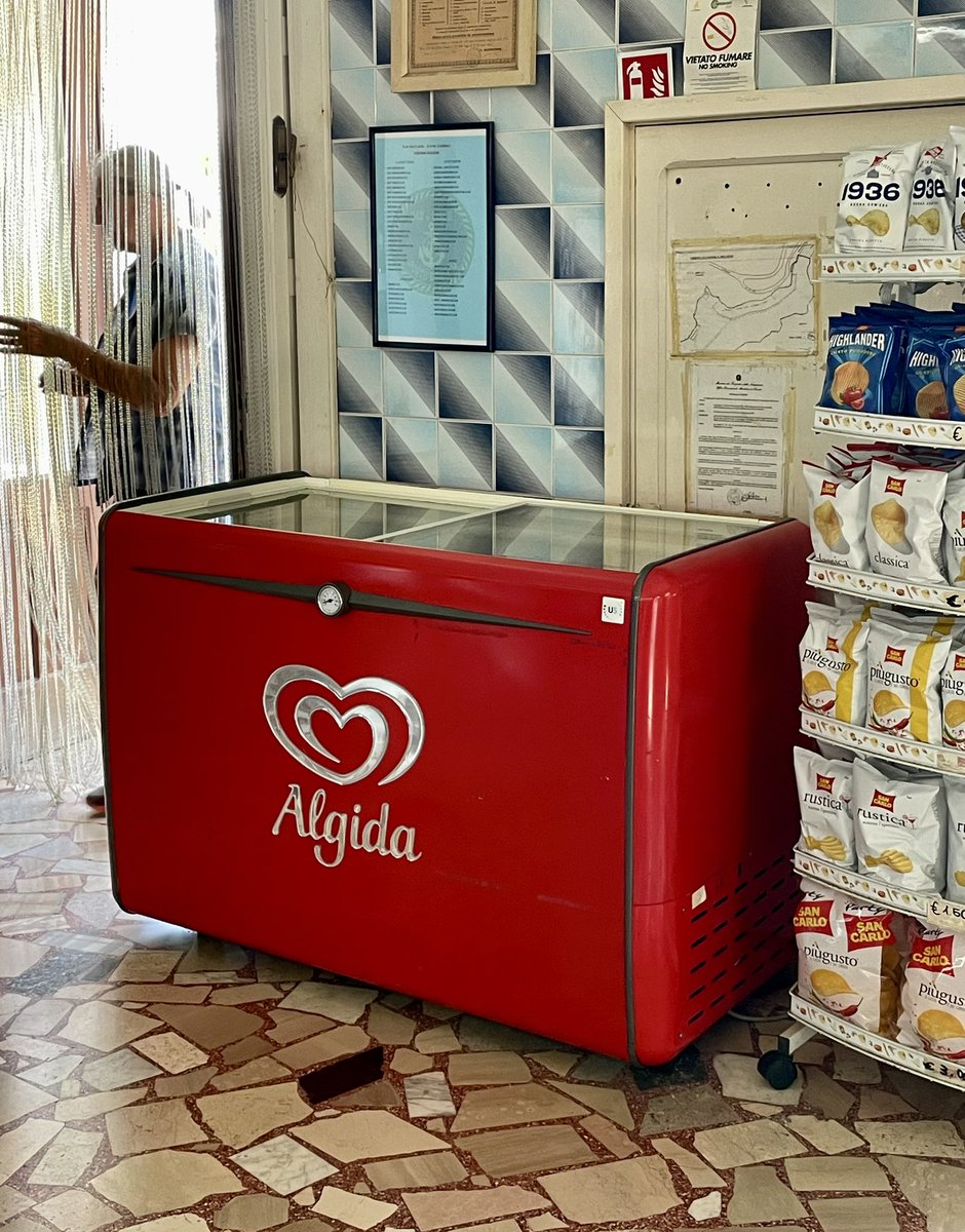 FrauMeyer1's tweet image. Diese Kühltruhe könnte mir auch gefallen. #Algida 🇮🇹