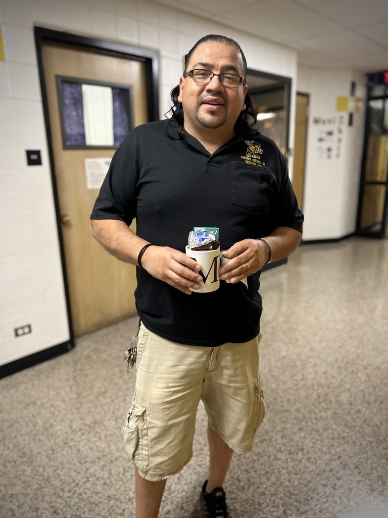HarvardJrHigh's tweet photo. Today is School Custodian Appreciation Day!!!🎉 Thank you for all you do!
Hoy es el Día de Agradecimiento al Conserje de la Escuela!!!🎉 ¡Gracias por todo lo que hacen!

#harvardrising #jrhornetsrising #cusd50 @cusd50 @HarvardD50 #HJH https://t.co/Mq92fGfjzO
