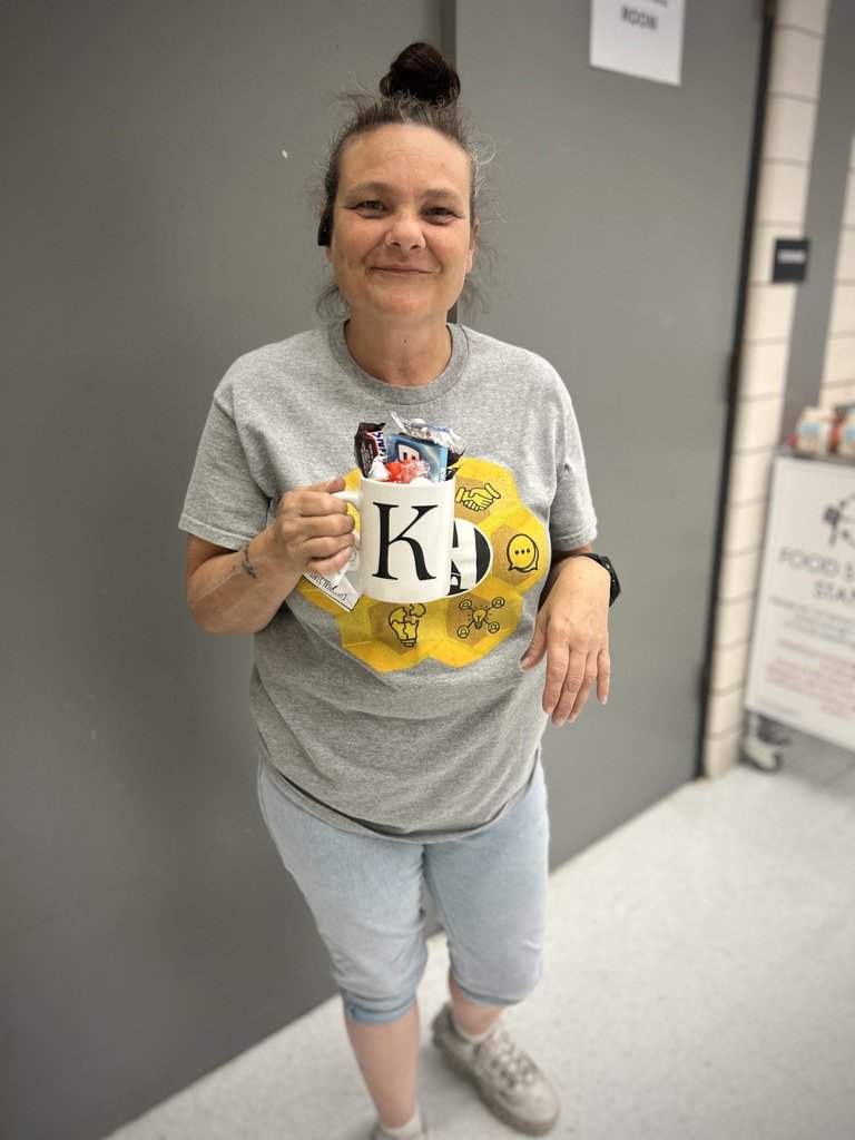 HarvardJrHigh's tweet photo. Today is School Custodian Appreciation Day!!!🎉 Thank you for all you do!
Hoy es el Día de Agradecimiento al Conserje de la Escuela!!!🎉 ¡Gracias por todo lo que hacen!

#harvardrising #jrhornetsrising #cusd50 @cusd50 @HarvardD50 #HJH https://t.co/Mq92fGfjzO