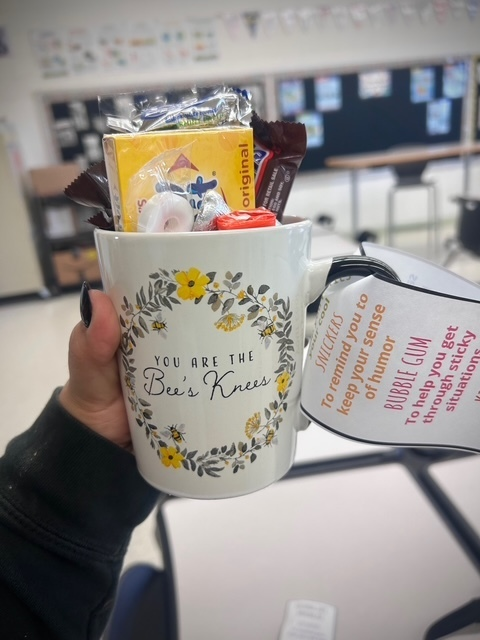 HarvardJrHigh's tweet photo. Today is School Custodian Appreciation Day!!!🎉 Thank you for all you do!
Hoy es el Día de Agradecimiento al Conserje de la Escuela!!!🎉 ¡Gracias por todo lo que hacen!

#harvardrising #jrhornetsrising #cusd50 @cusd50 @HarvardD50 #HJH https://t.co/Mq92fGfjzO